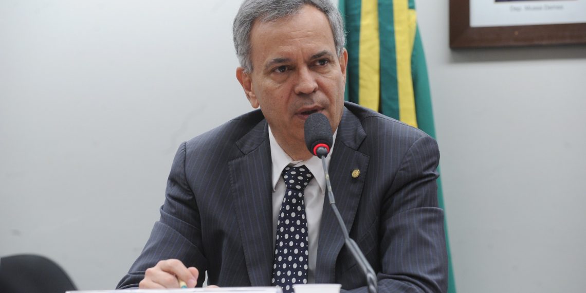 Félix Mendonça apresenta emenda para ampliar despacho gratuito de bagagem em voos domésticos