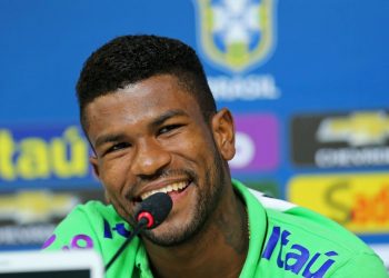 Ex-Internacional e Seleção Brasileira, lateral Geferson Teles é o novo reforço do Jacuipense para a temporada 2026