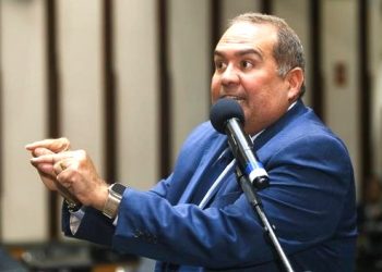 Sandro Régis denuncia excesso de gastos com diárias no Governo do Estado: ‘Isso é uma afronta ao povo baiano’