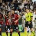 Vitória bate o Santos na Vila Belmiro e põe o fim em dois tabus