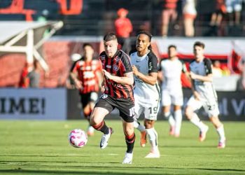 Vitória leva gol no fim e perde para o Cotrinthians no Barradão