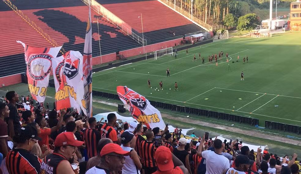 Vitória encerra preparação para o Ba-Vi com treino aberto à torcida e festa na arquibancada do Barradão