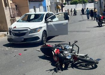 Tentativa de homicídio provoca acidente e deixa três feridos