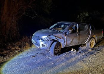 Colisão frontal deixa uma pessoa morta e dois feridos na BA-131