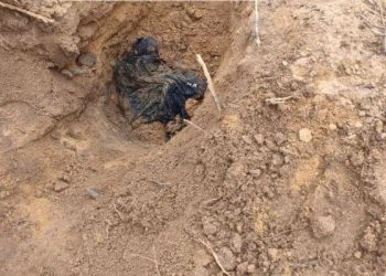 Corpo de homem é encontrado enterrado em cova rasa