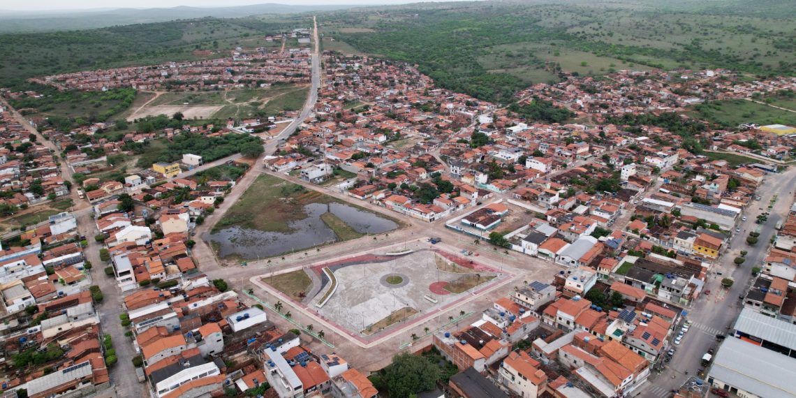 Araci I –  Estado reforça assistência após fortes chuvas e entrega equipamentos de saúde e defesa civil do município