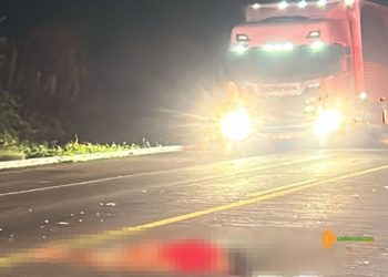 Tragédia na BR-116: casal e filho de 6 anos morrem em acidente envolvendo moto e carreta