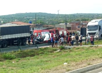 Motorista morre após colidir em fundo de carreta na BR 116 Norte