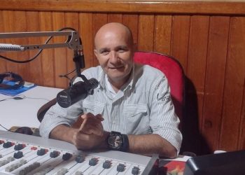 Justiça condena prefeito de Quijingue por ofender jornalista; decisão obriga retratação pública