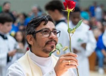 MS – Padre é torturado, morto com martelo e tem corpo enrolado em tapete