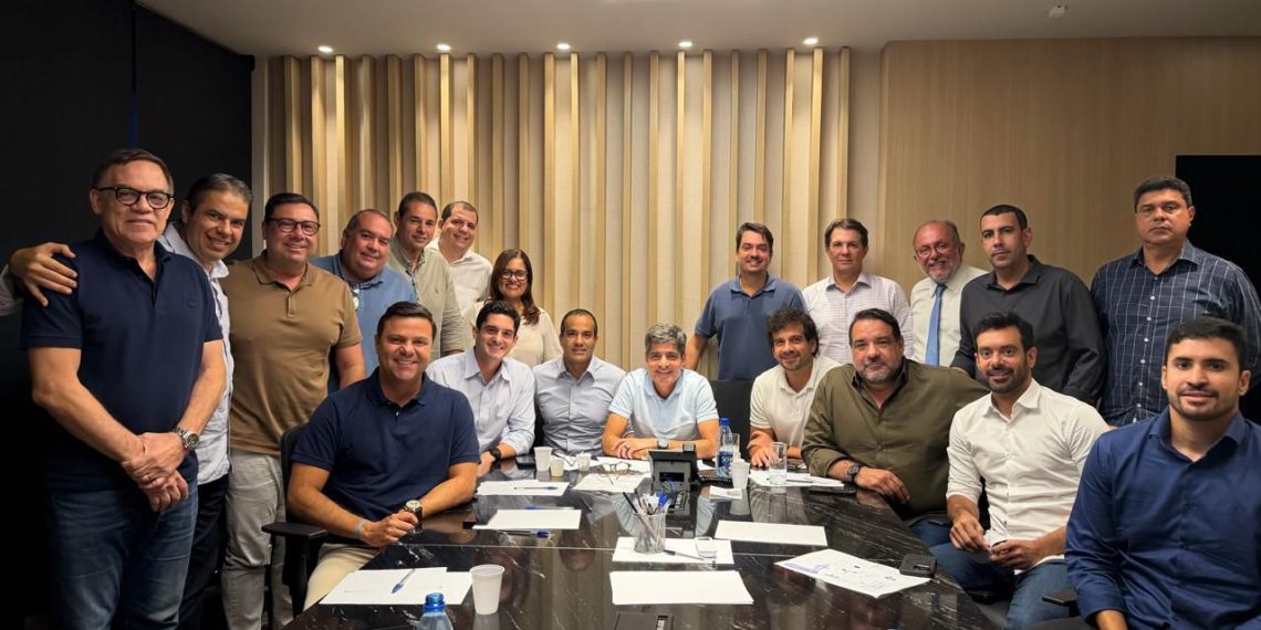 ACM Neto reúne deputados e lideranças em encontro político com foco em 2026