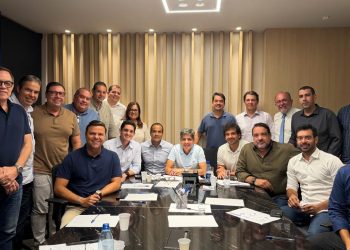 ACM Neto reúne deputados e lideranças em encontro político com foco em 2026