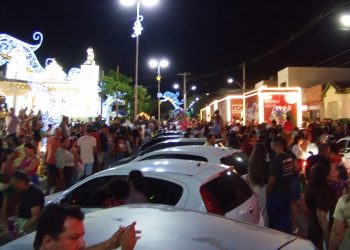 Caravana da Coca-Cola decepciona moradores de Coité e visitantes, que reclamam falta de atrativos no desfile natalino