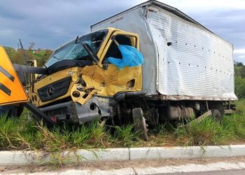 Identificadas as duas vítimas fatais de grave acidente entre caminhão e ônibus na BR-116 próximo ao Posto Trevo