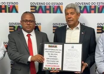 Governador Jerônimo autoriza asfalto entre Ouriçangas e Irará e anuncia ônibus que será usado por estudantes no Enem