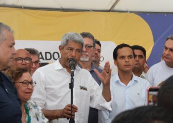 Coité I – Em Juazeirinho, Jerônimo Rodrigues autoriza licitação para asfaltar a BA-411 até a sede do município