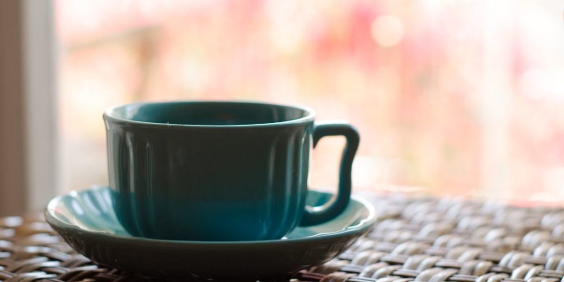 Homem precisa passar por cirurgia após ficar com xícara alojada no ânus