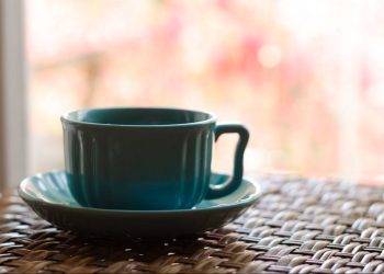 Homem precisa passar por cirurgia após ficar com xícara alojada no ânus