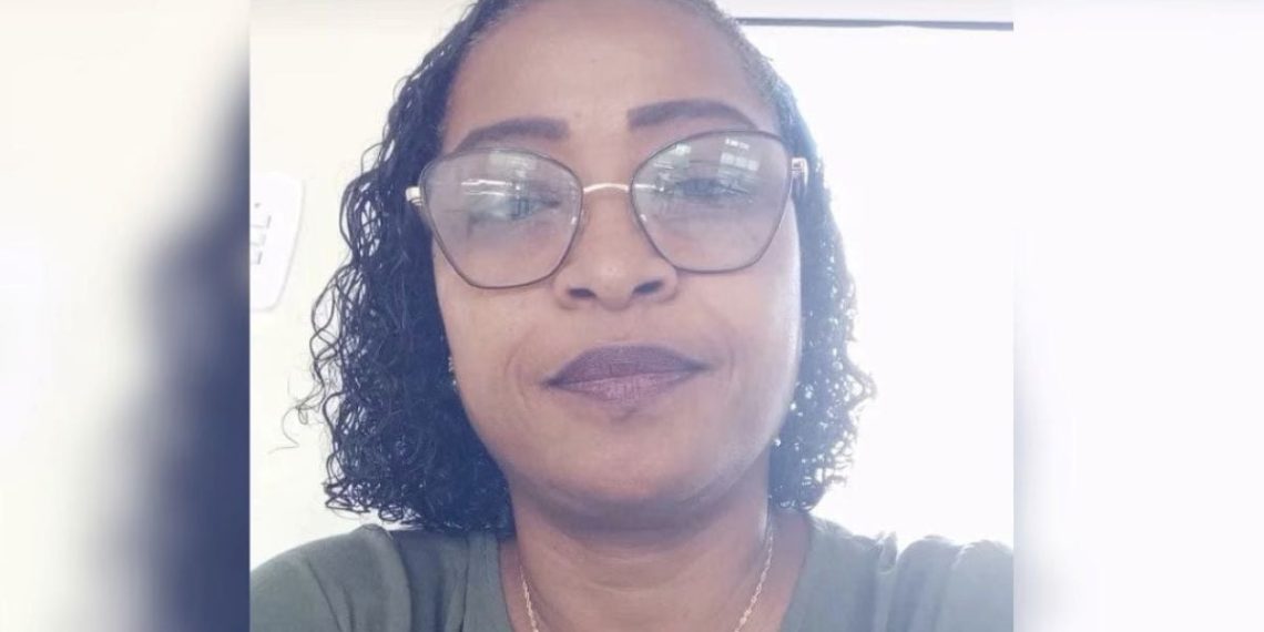 Professora é esfaqueada várias vezes enquanto dormia em casa