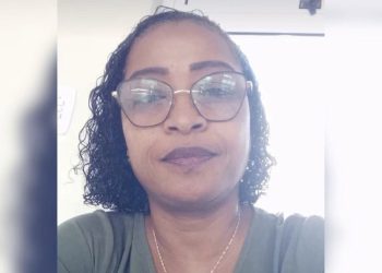 Professora é esfaqueada várias vezes enquanto dormia em casa