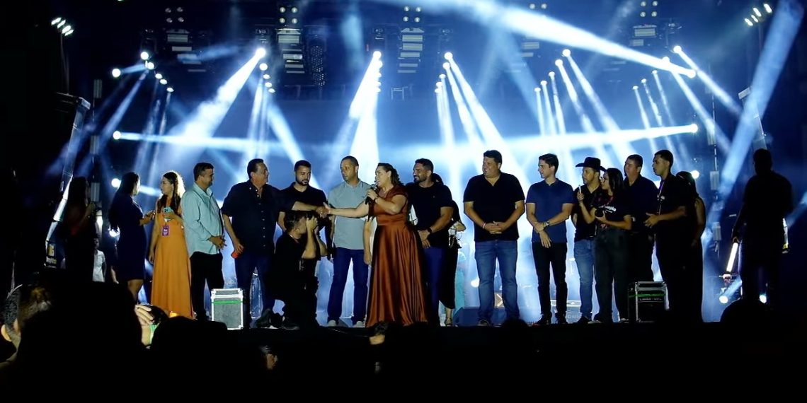 Monte Santo: prefeita Silvania Matos não esconde sua origem evangélica durante abertura oficial da Festa de Todos os Santos