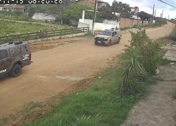 Homem morre em confronto com a PM em Serrinha; polícia apreende arma e drogas