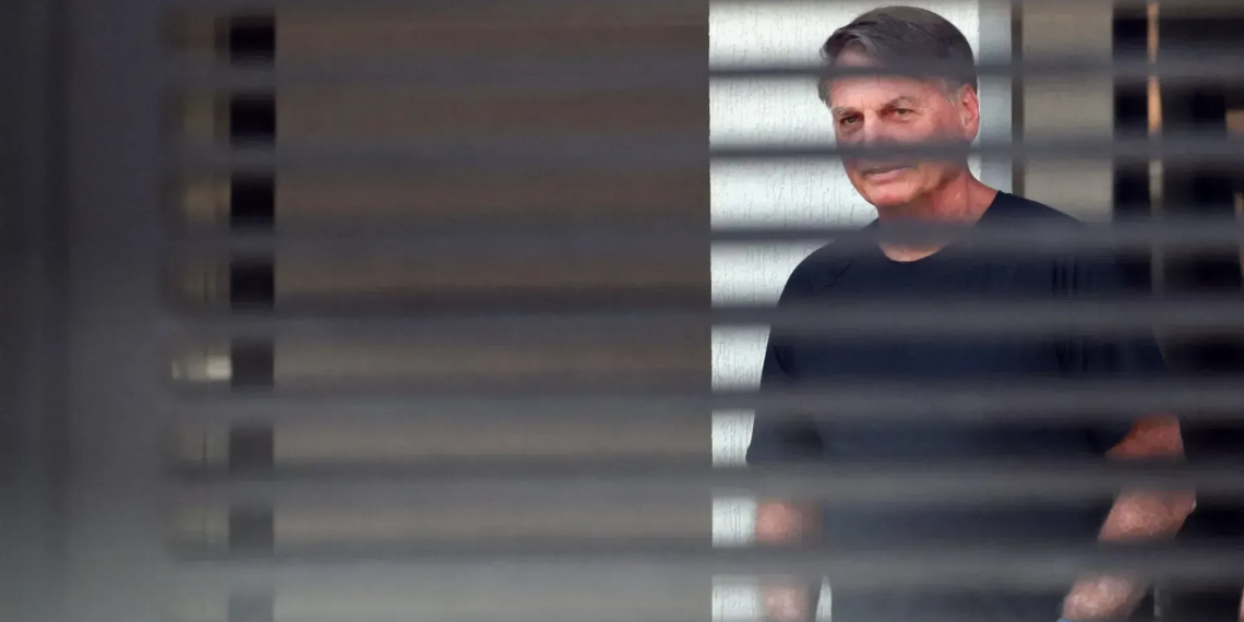 Moraes determina início de cumprimento da pena de réus condenados por tentativa de golpe; Bolsonaro ficará na sede da PF em Brasília