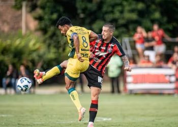 Com casa cheia, Vitória segura pressão do Mirassol, vence e empurra o Inter para o Z-4