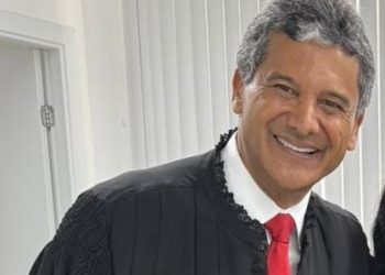 Advogado perde em Coité beca usada em mais de 700 júris. Ele gratiifca quem encontrar