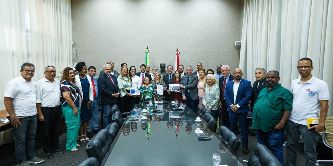 Governo do Estado entrega PL para reestruturação do Planserv e PEC que altera regras de aposentadoria das Polícias Civil e Penal