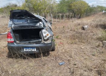 Motorista é socorrido em estado gravíssimo em capotamento na BR 324