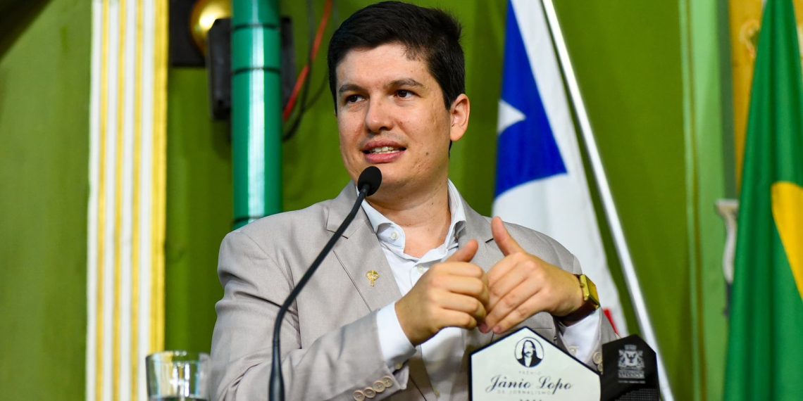 Jornalista Victor Pinto é homenageado na Câmara de Salvador