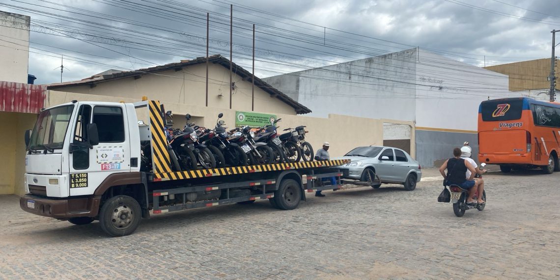 7ª CIPM encaminha 17 veículos apreendidos em operações em Queimadas e Cansanção