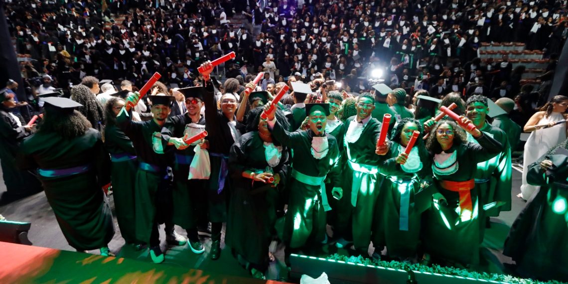 Bahia forma 29 mil estudantes da Educação Profissional e Tecnológica em cerimônias simultâneas, na capital e interior