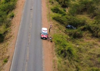 Homem fica ferido em capotamento na BA 120 quando retornava do sepultamento de uma prima