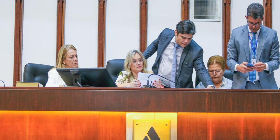 ALBA – Votação iniciada na tarde de terça-feira, 16, foi encerrada às 6h50 desta quarta e será retomada às 17h
