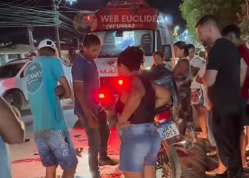 colisão entre motocicletas deixa homem ferido em via pública