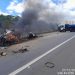 Dez pessoas morrem em acidente na Bahia após carros baterem de frente e pegar fogo