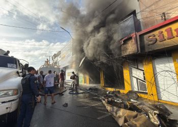 Loja é destruida após incêndio no centro de Santaluz