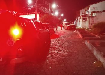 Mulher de 36 anos é assassinada dentro de residência