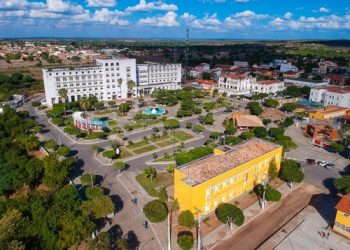 Prefeito e secretária de Educação de Caldas de Cipó terão que comprovar compras de livros por mais de R$ 820 mil