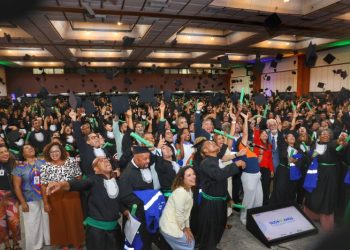 Bahia diploma mil agentes comunitários e de combate às endemias em cerimônia do Programa Mais Saúde com Agente