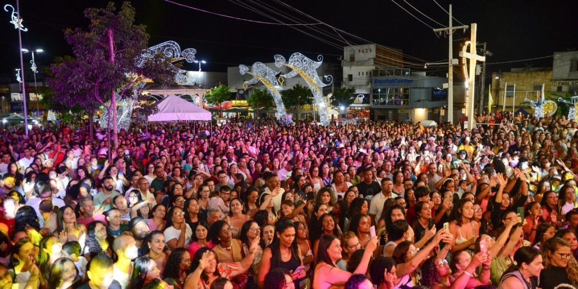 Natal Luz Coité 2025 se despede com o tradicional desfile da Trupe, shows com Eliana Rodrigues e Ana Clara com grande presença de público
