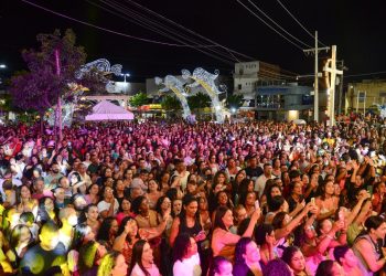 Natal Luz Coité 2025 se despede com o tradicional desfile da Trupe, shows com Eliana Rodrigues e Ana Clara com grande presença de público