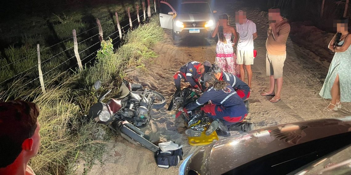 Homem de 47 anos é esfaqueado após ser derrubado de motocicleta na Estrada dos Bois