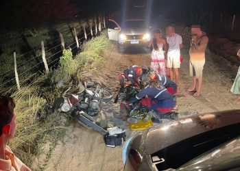 Homem de 47 anos é esfaqueado após ser derrubado de motocicleta na Estrada dos Bois