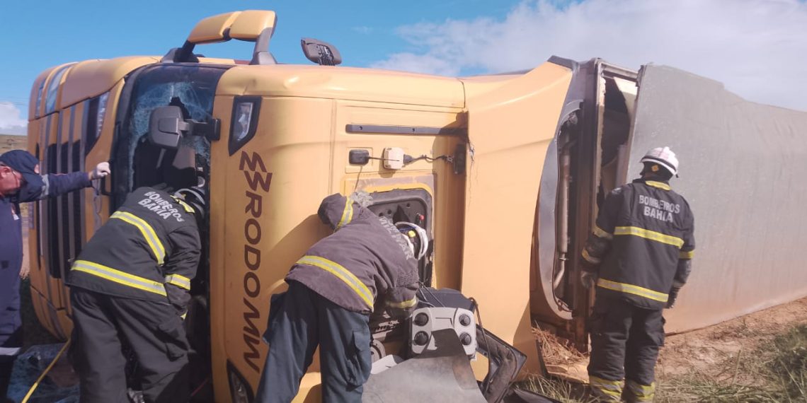 Carreteiro morre após ficar preso às ferragens em grave acidente na BR-110