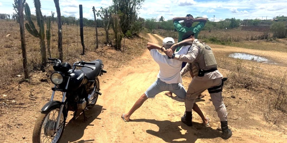 Coité – Operação Ronda Rural apreende droga e motocicleta irregular