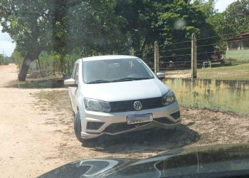 Carro é abandonado há 4 dias após perseguição policial em comunidade rural de Ouriçangas e permanece no mesmo lugar