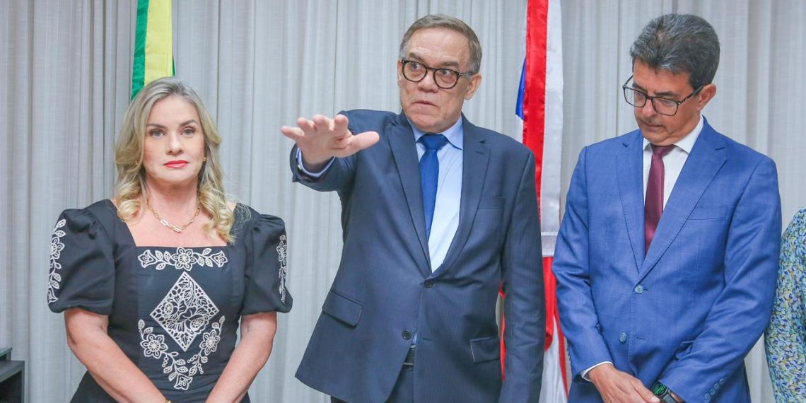 Ivana Bastos conduz posse de Luciano Ribeiro e reforça compromisso com a continuidade institucional